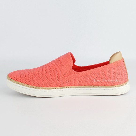New UGG Sammy Wavy Embossed Sneaker - Picture 1 of 14